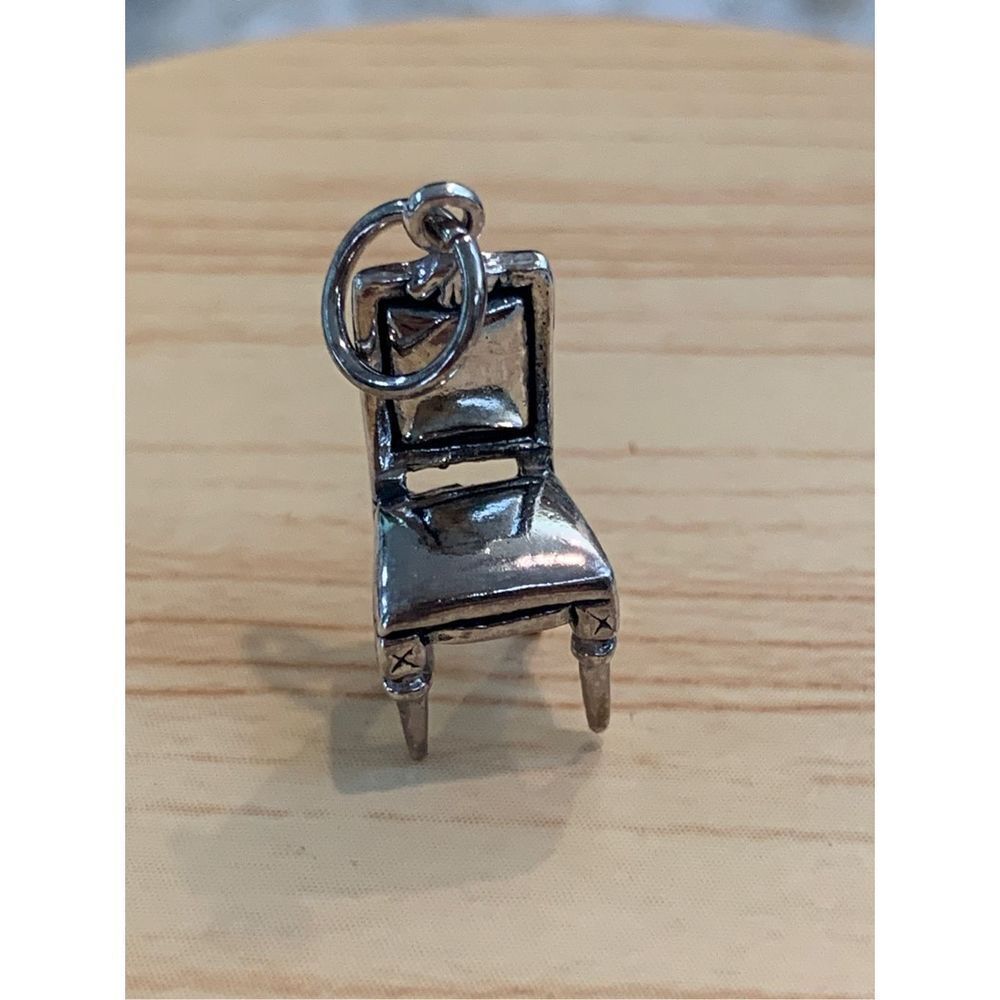 .925 Vintage Upholstered looking Chair Sterling Silver Jewelry Charm